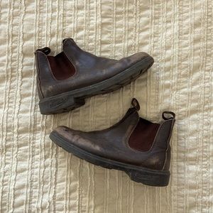 Kids Blundstone boots size 2